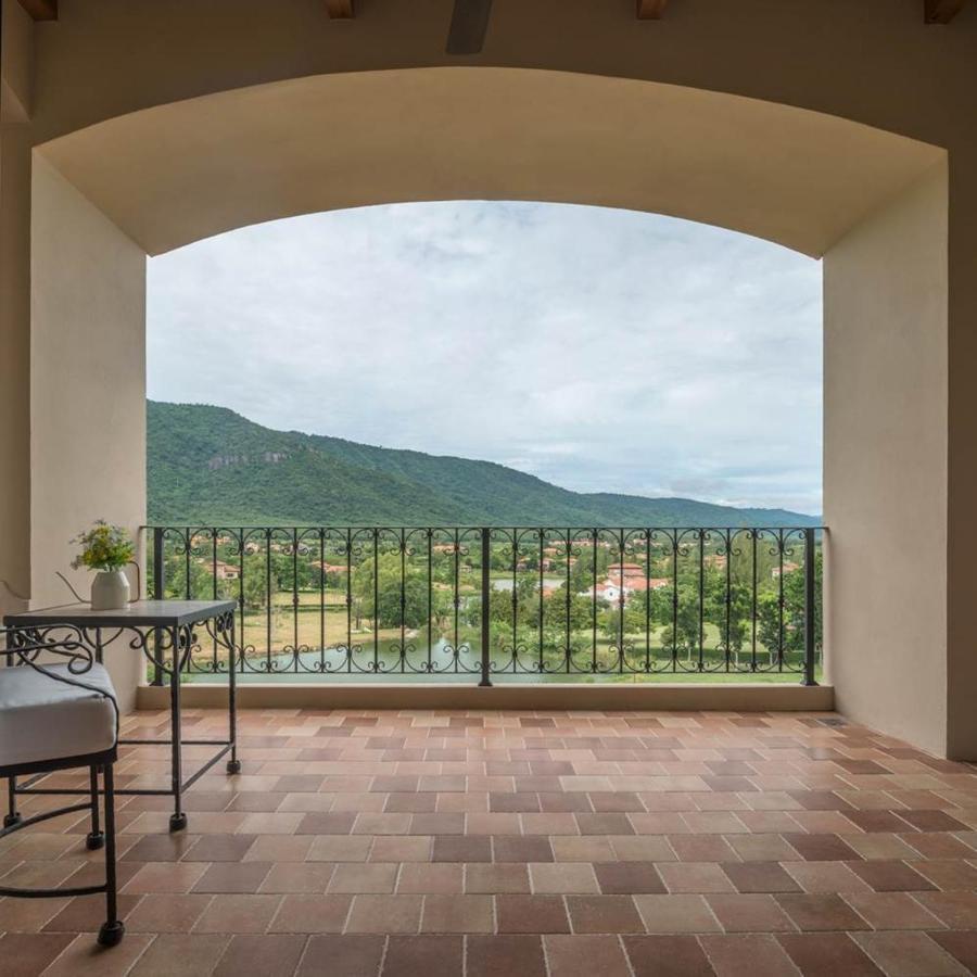Toscana Town Square Suites Mu Si Extérieur photo