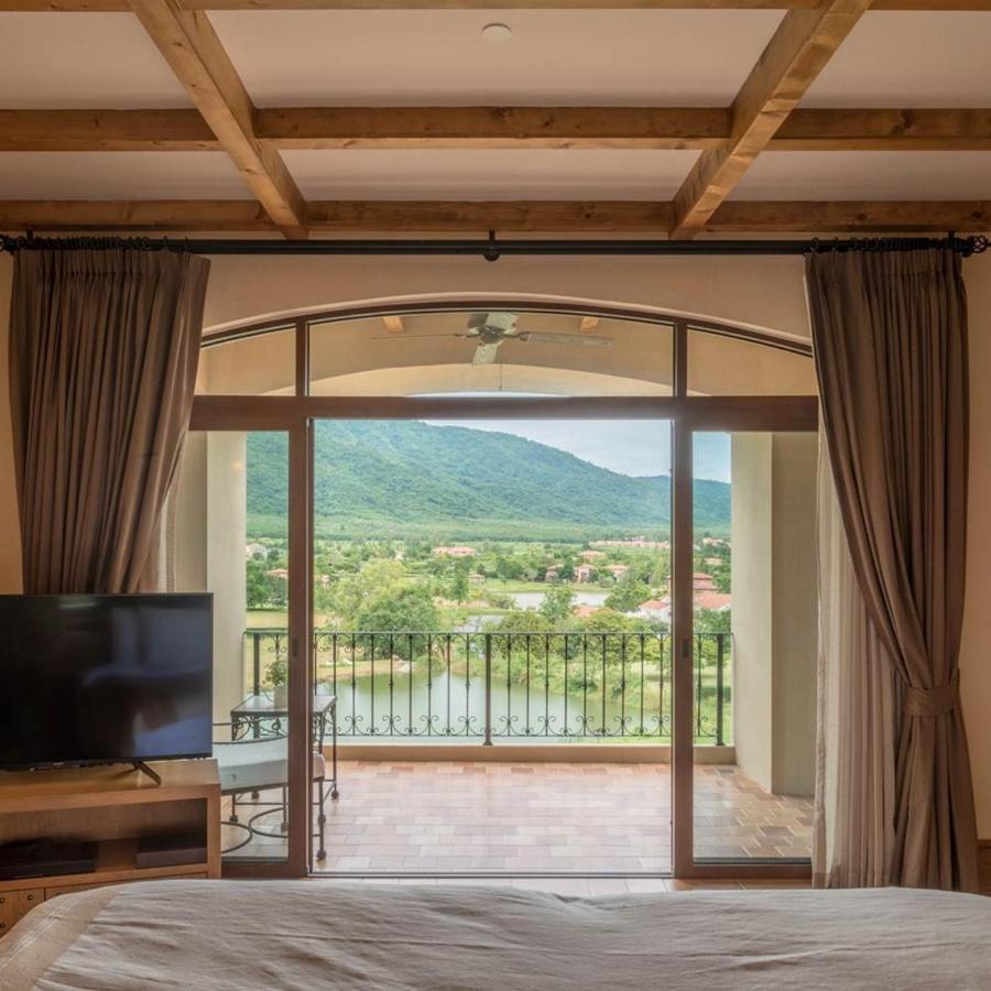 Toscana Town Square Suites Mu Si Extérieur photo