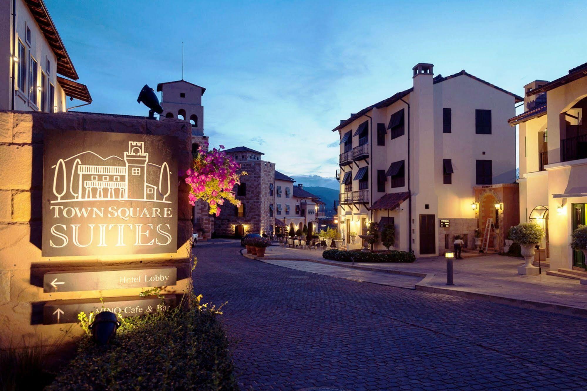 Toscana Town Square Suites Mu Si Extérieur photo