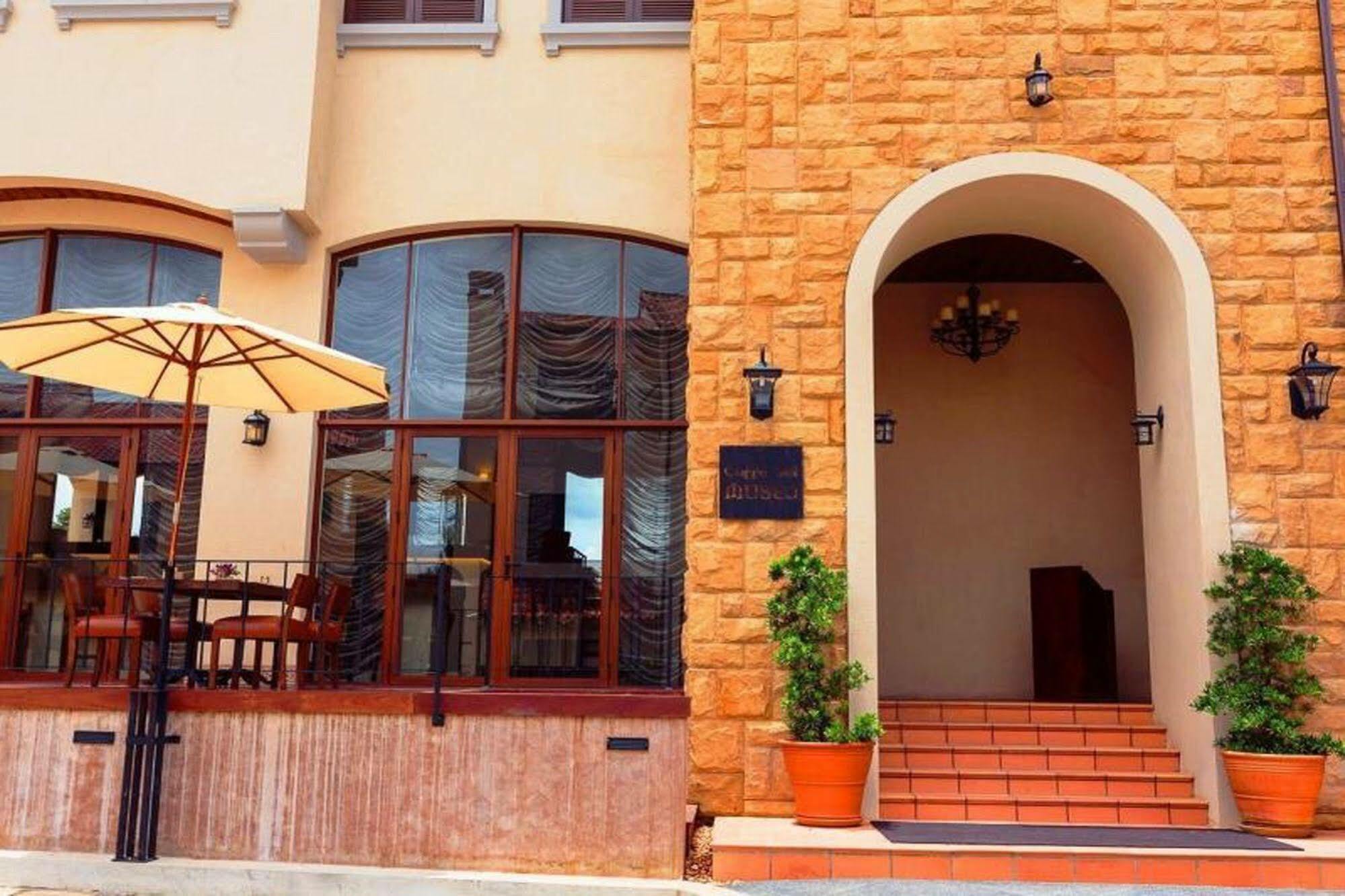 Toscana Town Square Suites Mu Si Extérieur photo