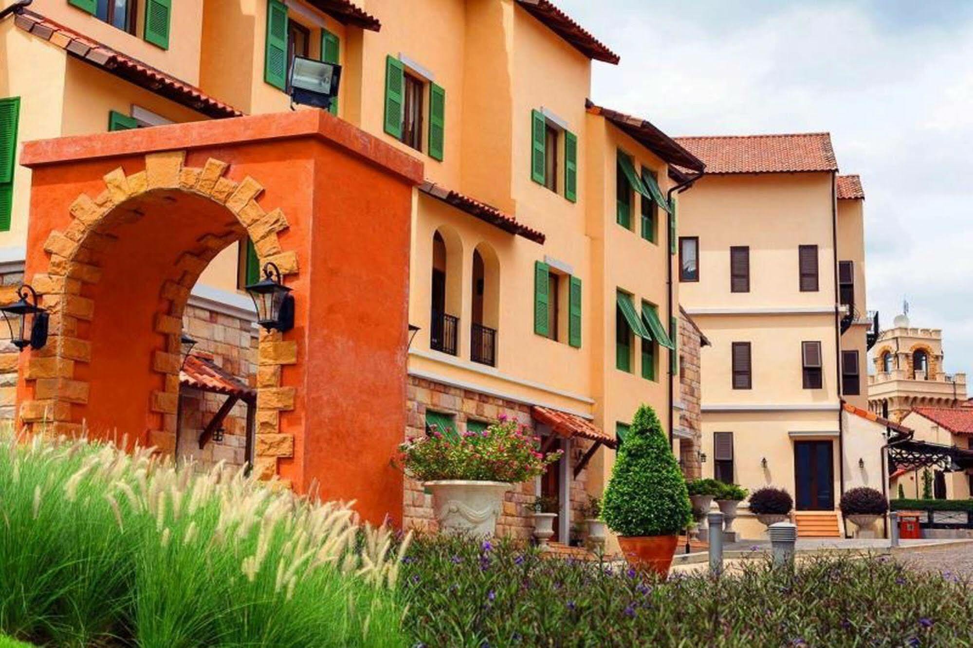 Toscana Town Square Suites Mu Si Extérieur photo