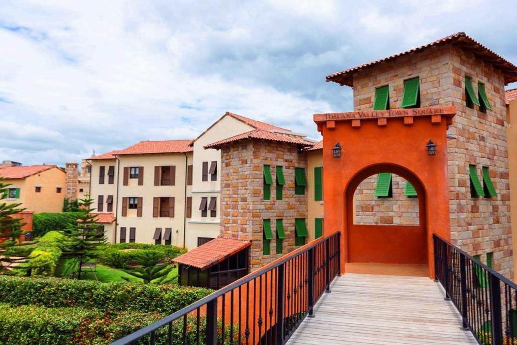 Toscana Town Square Suites Mu Si Extérieur photo